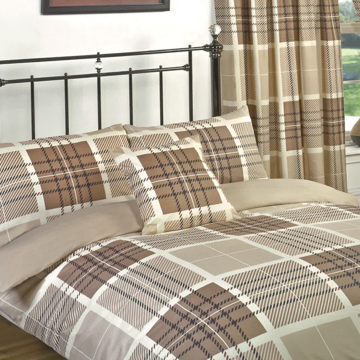 Dreamscene Hampton Duvet Set with 