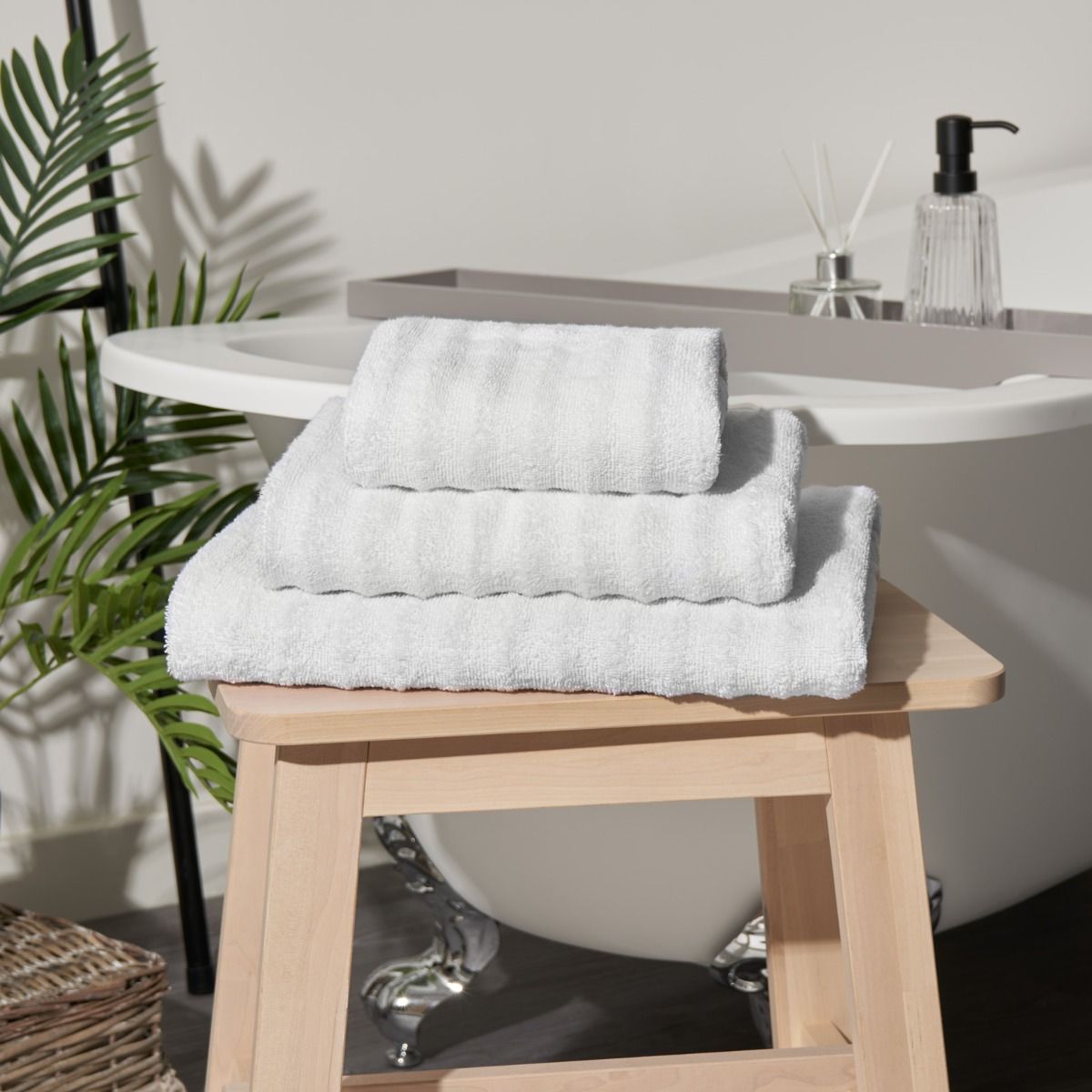 Highams 100% Cotton Jumbo Ribbed Stripe Towel - White