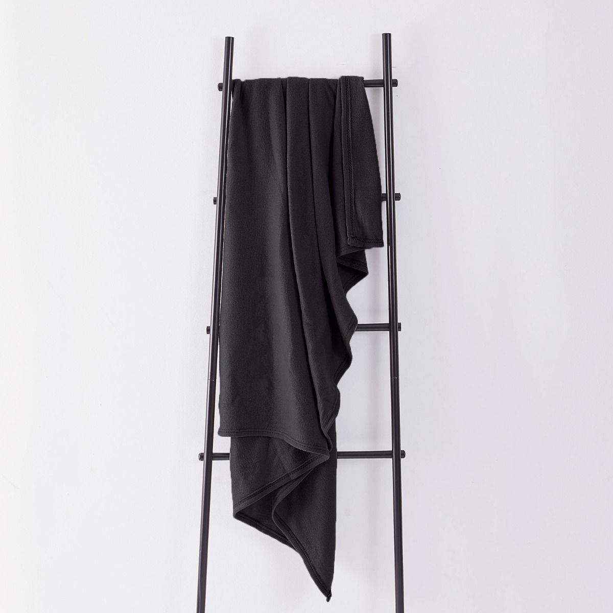 Dreamscene Plain Fleece Throw, Black - 150 x 200 cm