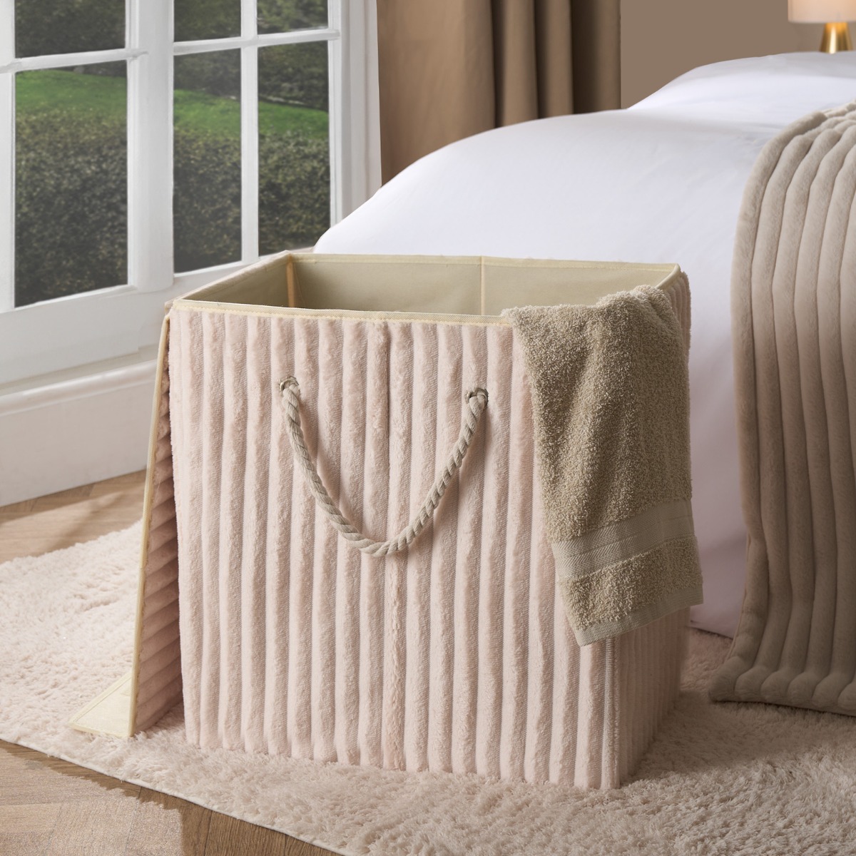 OHS Ribbed Faux Fur Foldable Laundry Basket – Cream