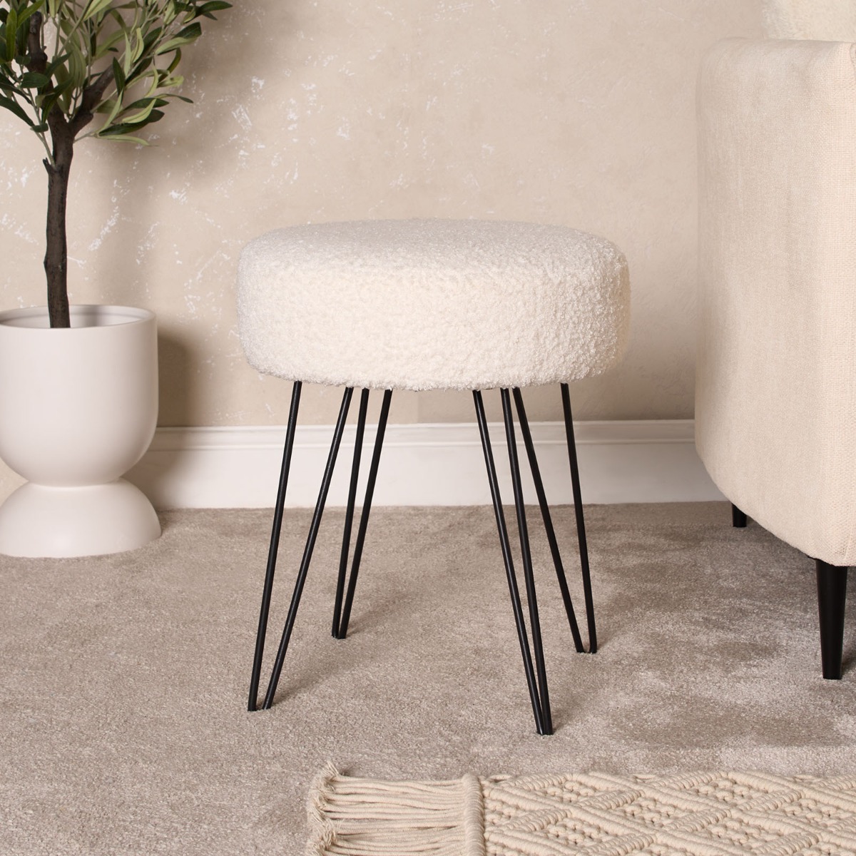 OHS BouclÃ© Hairpin Stool – White