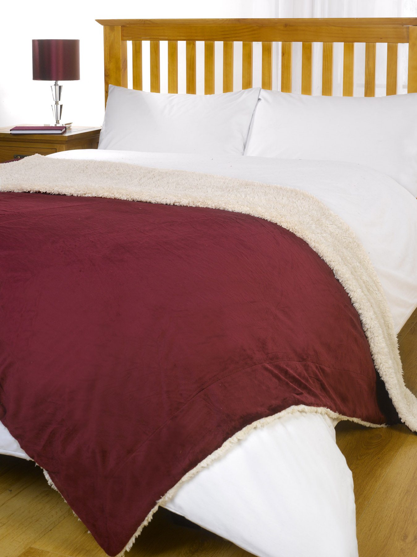 Cosy Sherpa Throw – Burgundy