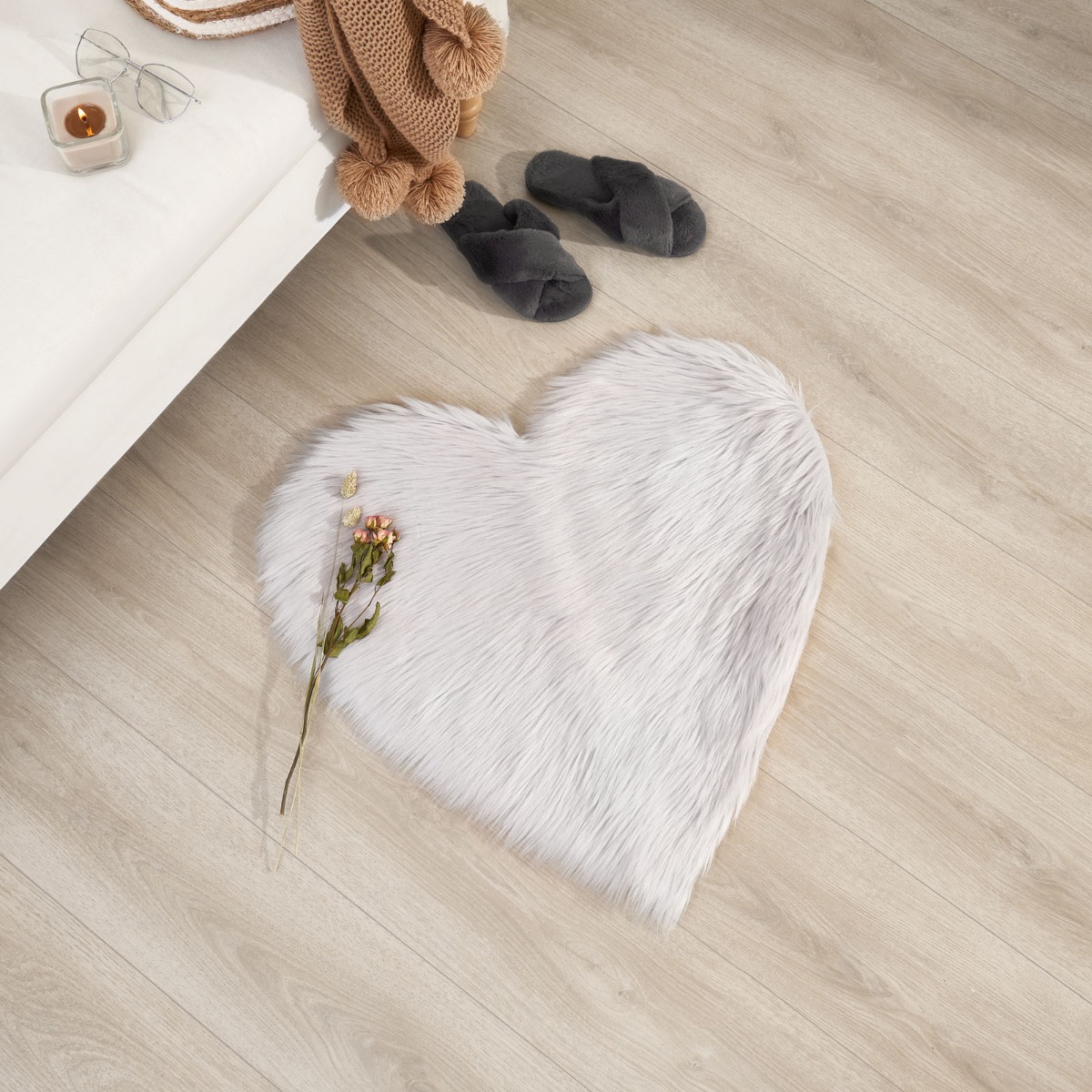 OHS Faux Sheepskin Heart Rug – Grey