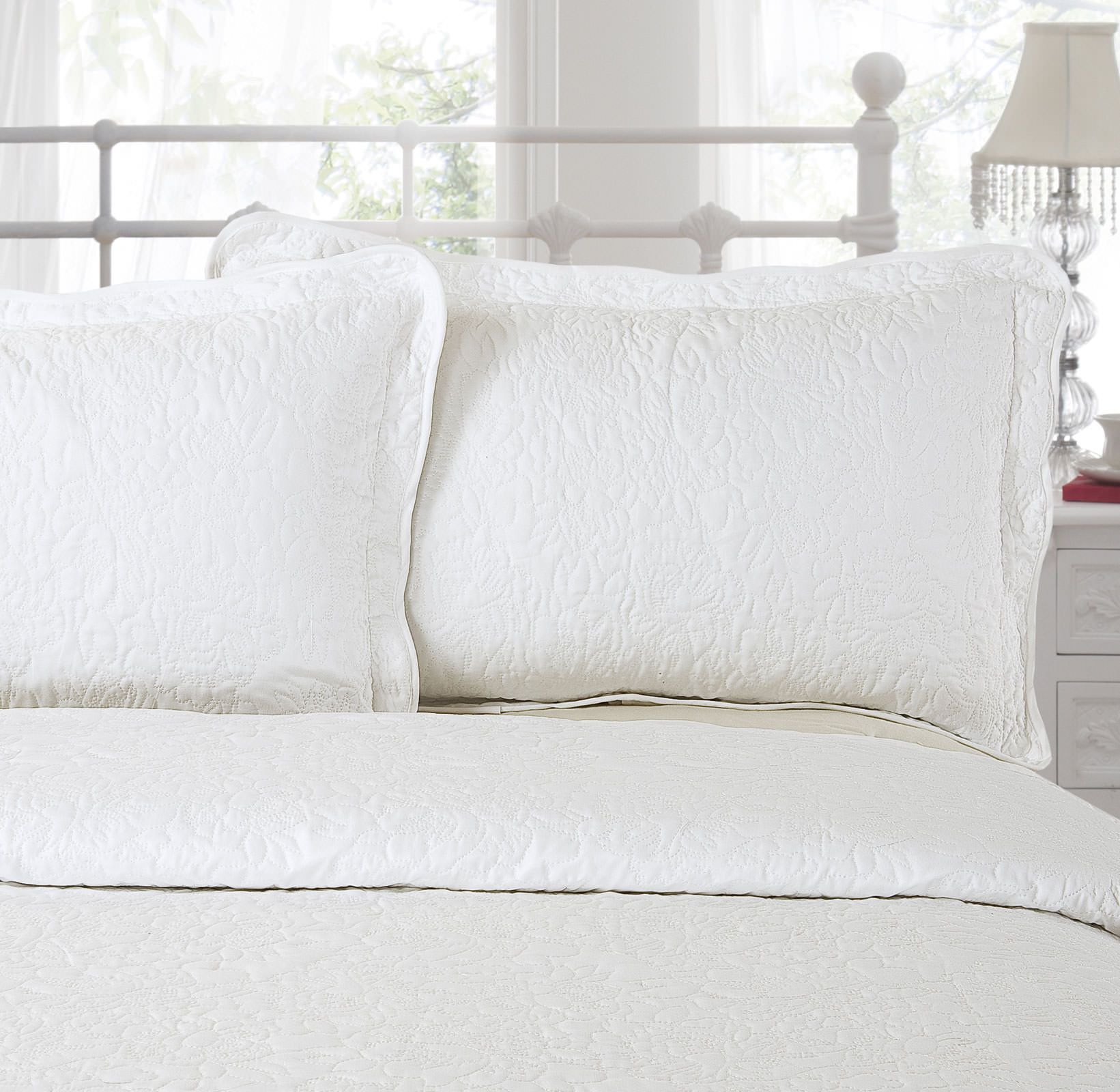 Victoria Pillo Shams – White