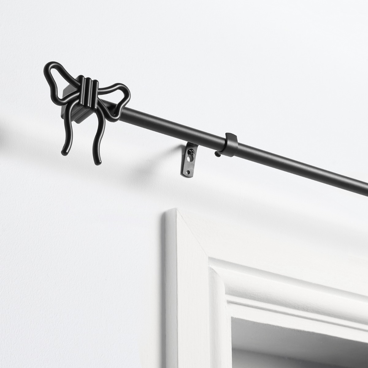Ohs 16mm Extendable Bow Curtain Pole, Black - 70-120cm